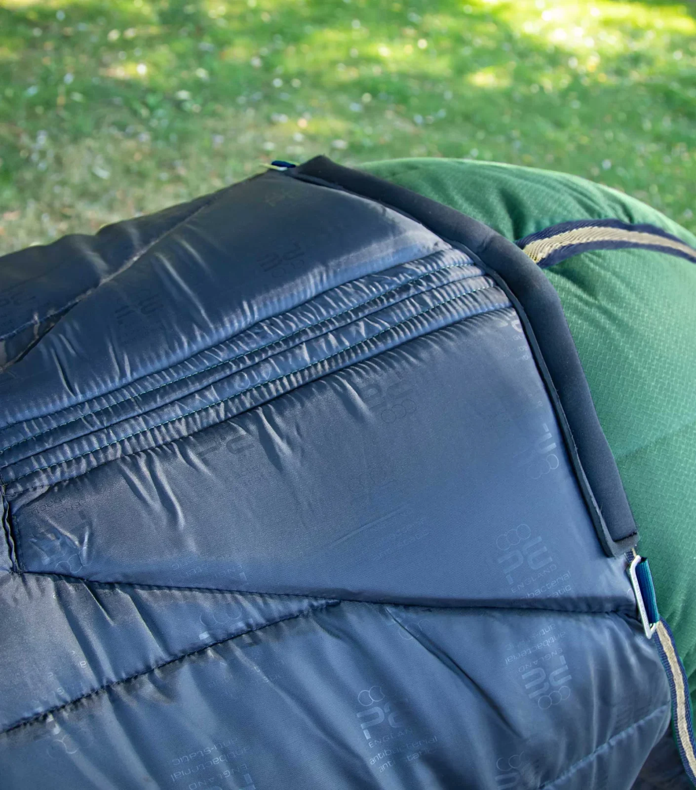 Premier Equine Stable Rug 200g with Neck Cover -Lucanta - Image 5
