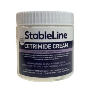 A soft white cream used for cleansing, disinfecting and moisturising the skin, especially useful for dairy cattle.