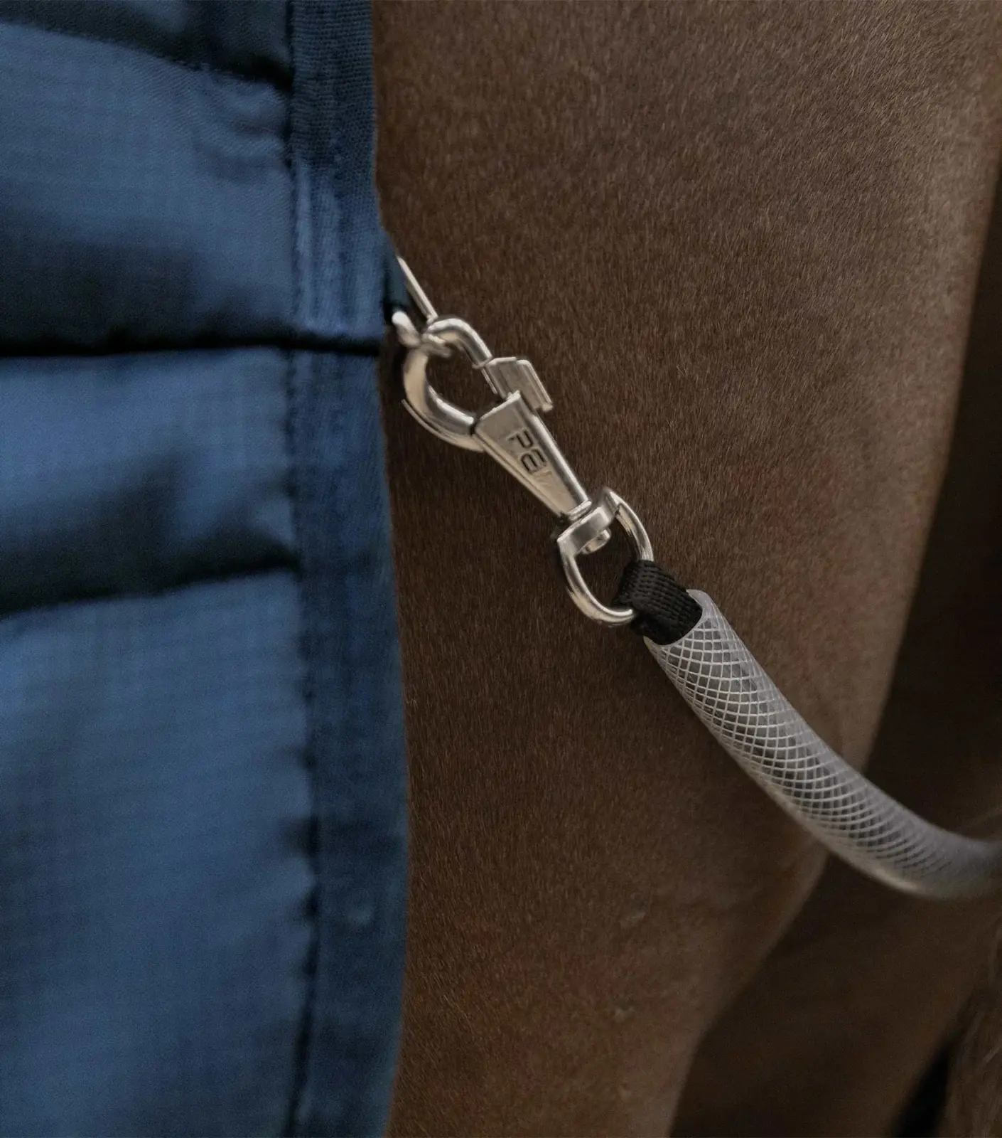 Premier Equine 200g Stable Rug with Neck Cover -Stratus - Image 5